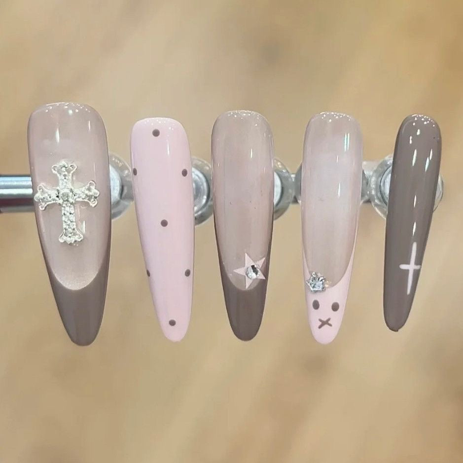 Handcrafted cat-eye nails