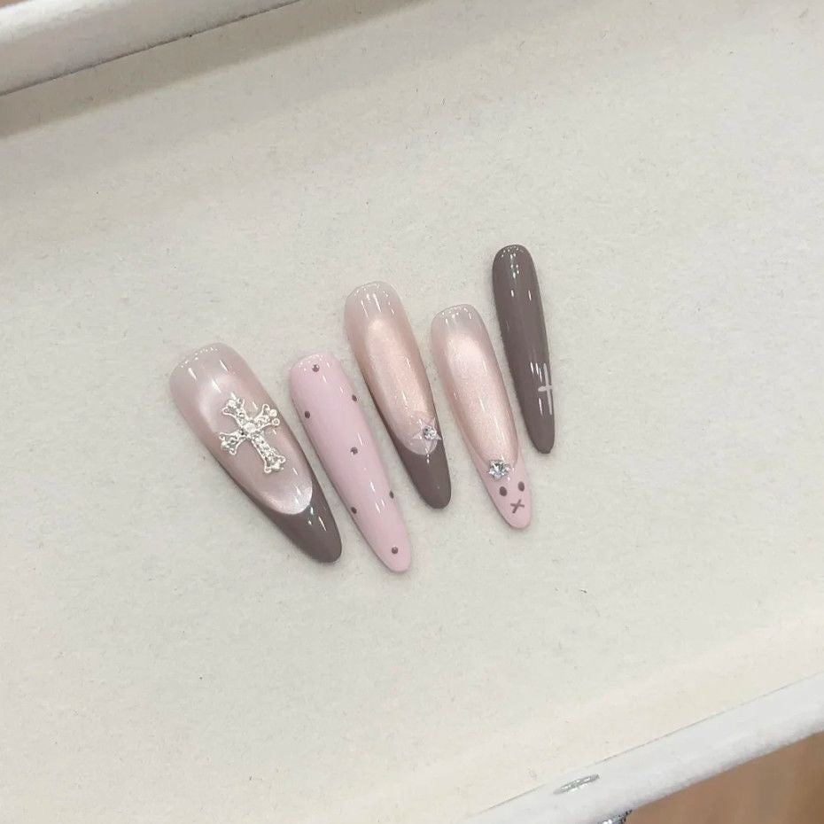 Handcrafted cat-eye nails